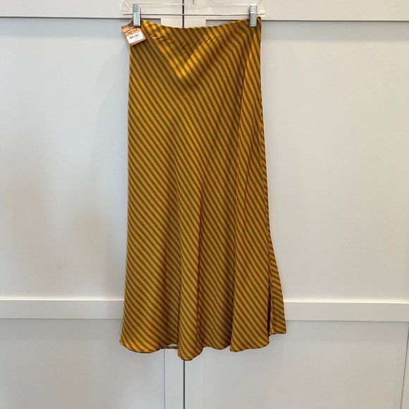Dresses & Skirts - Golden Spanish Skirt